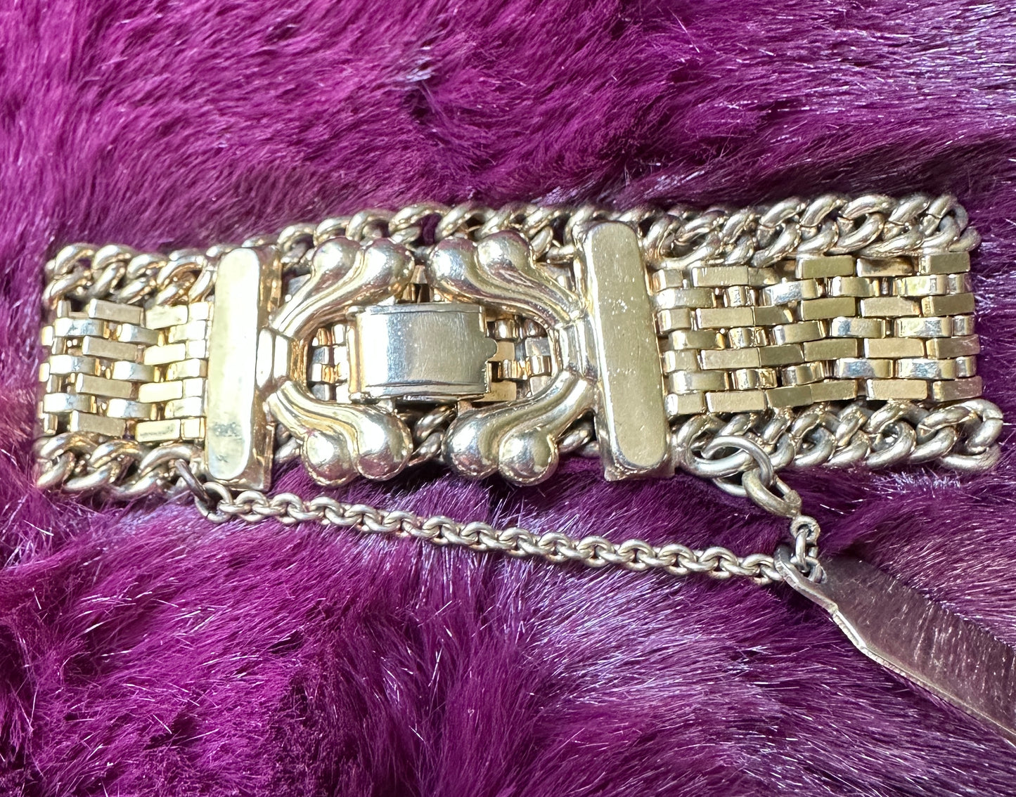 Cameo Mesh Bracelet