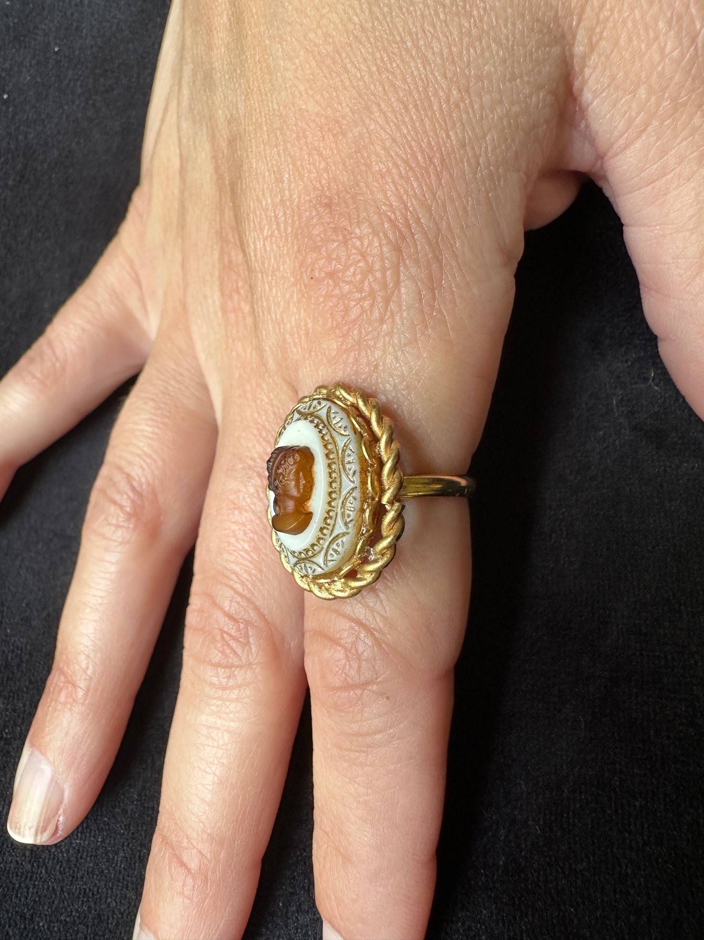 White & Gold Cameo Ring SZ 3-11