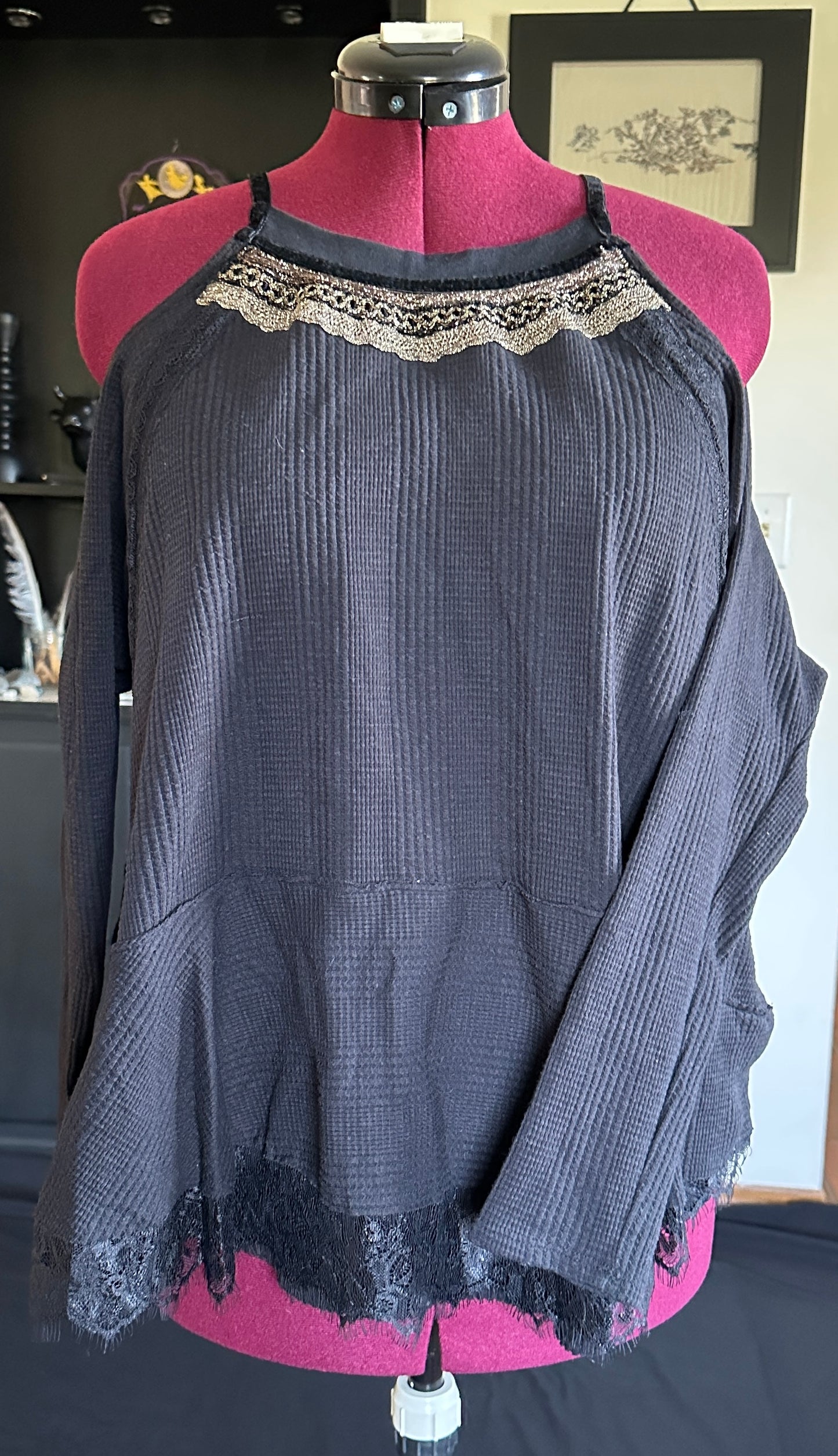 Vintage New Romantics Cold Shoulder Top M