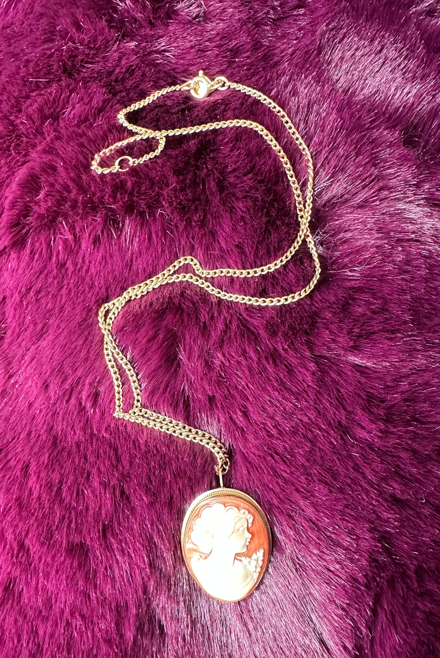 Vintage 14K Gold Cameo Necklace