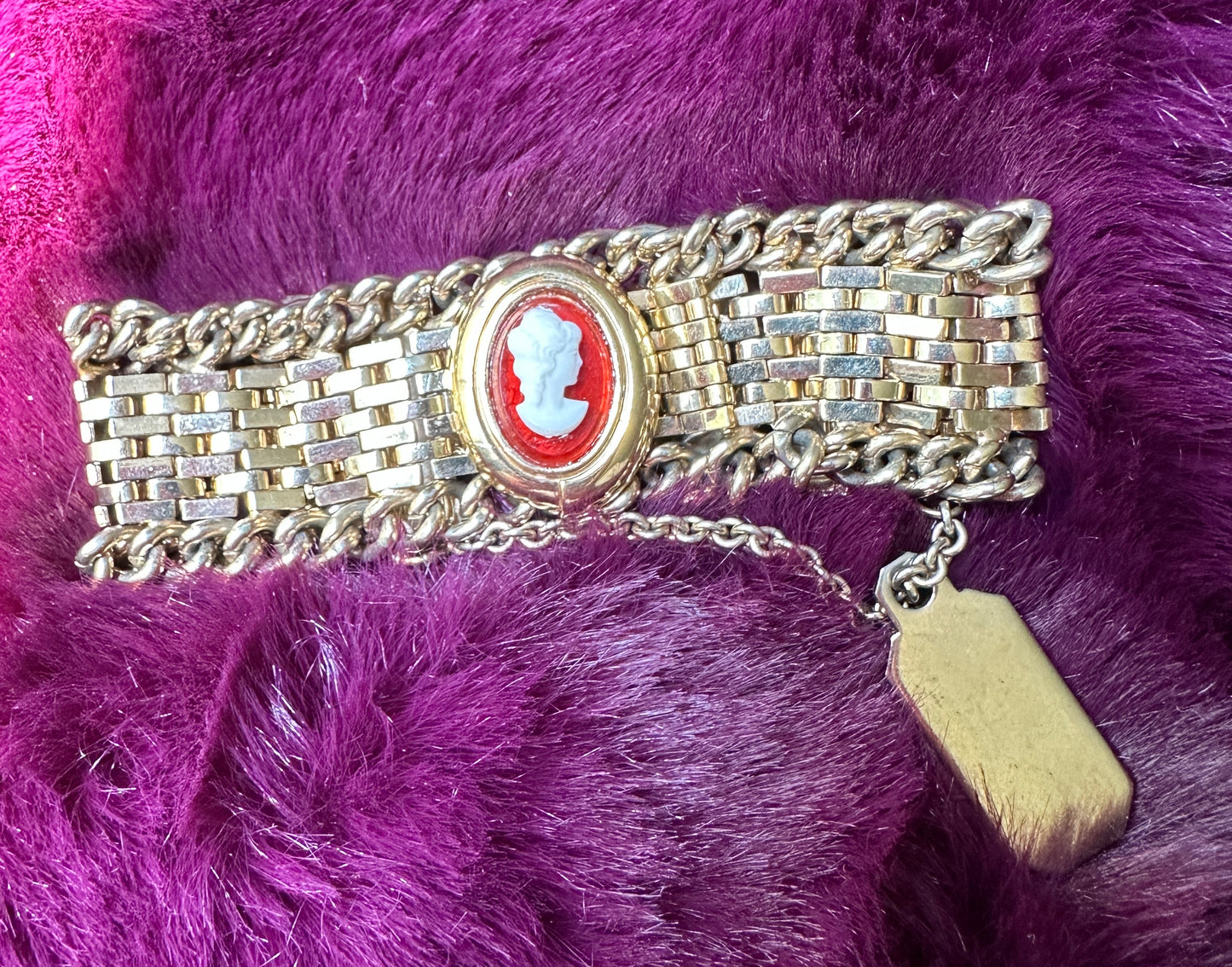 Cameo Mesh Bracelet