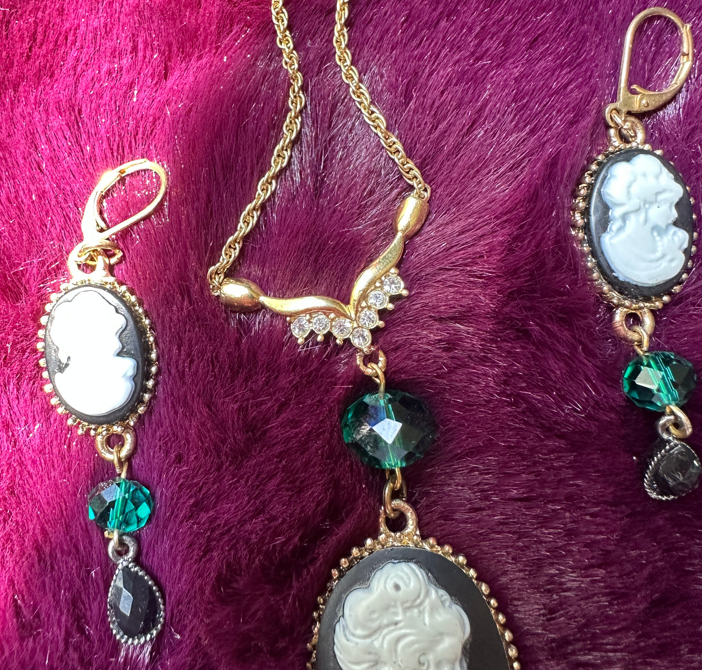 Cameo Necklace & Earring Set