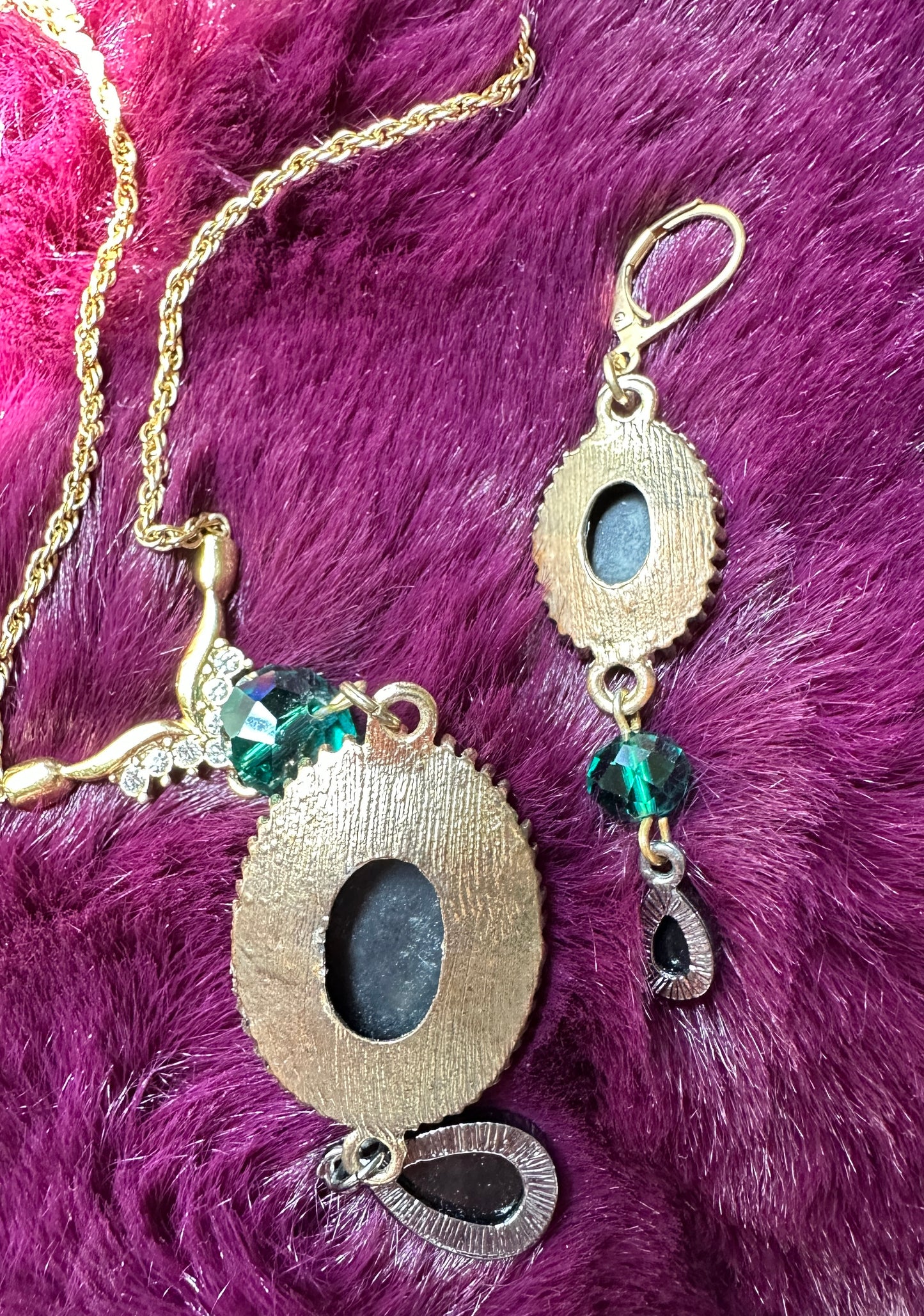 Cameo Necklace & Earring Set