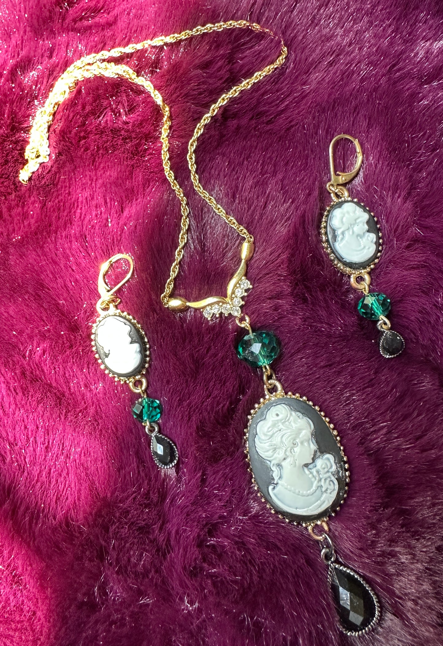 Cameo Necklace & Earring Set