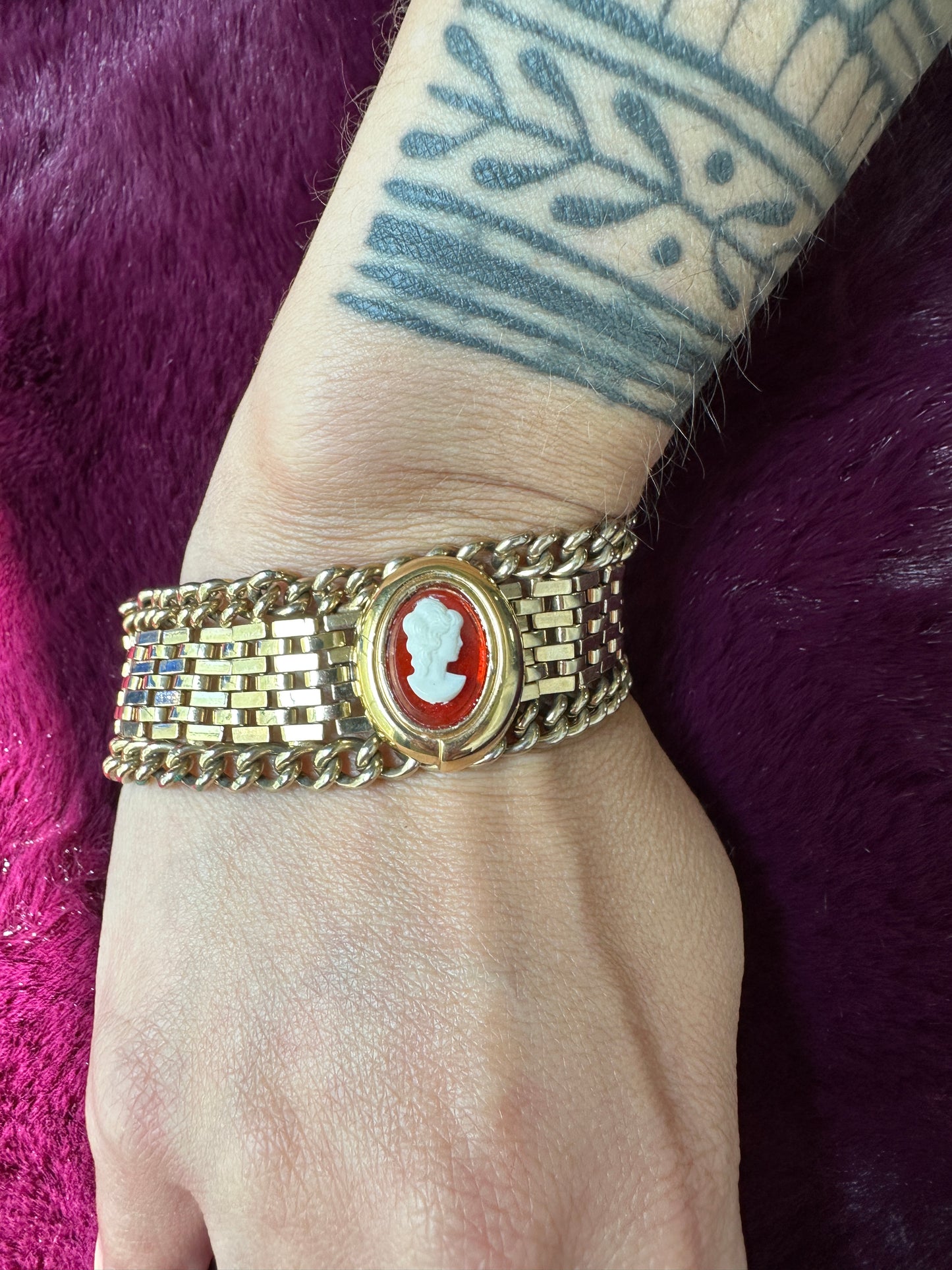 Cameo Mesh Bracelet