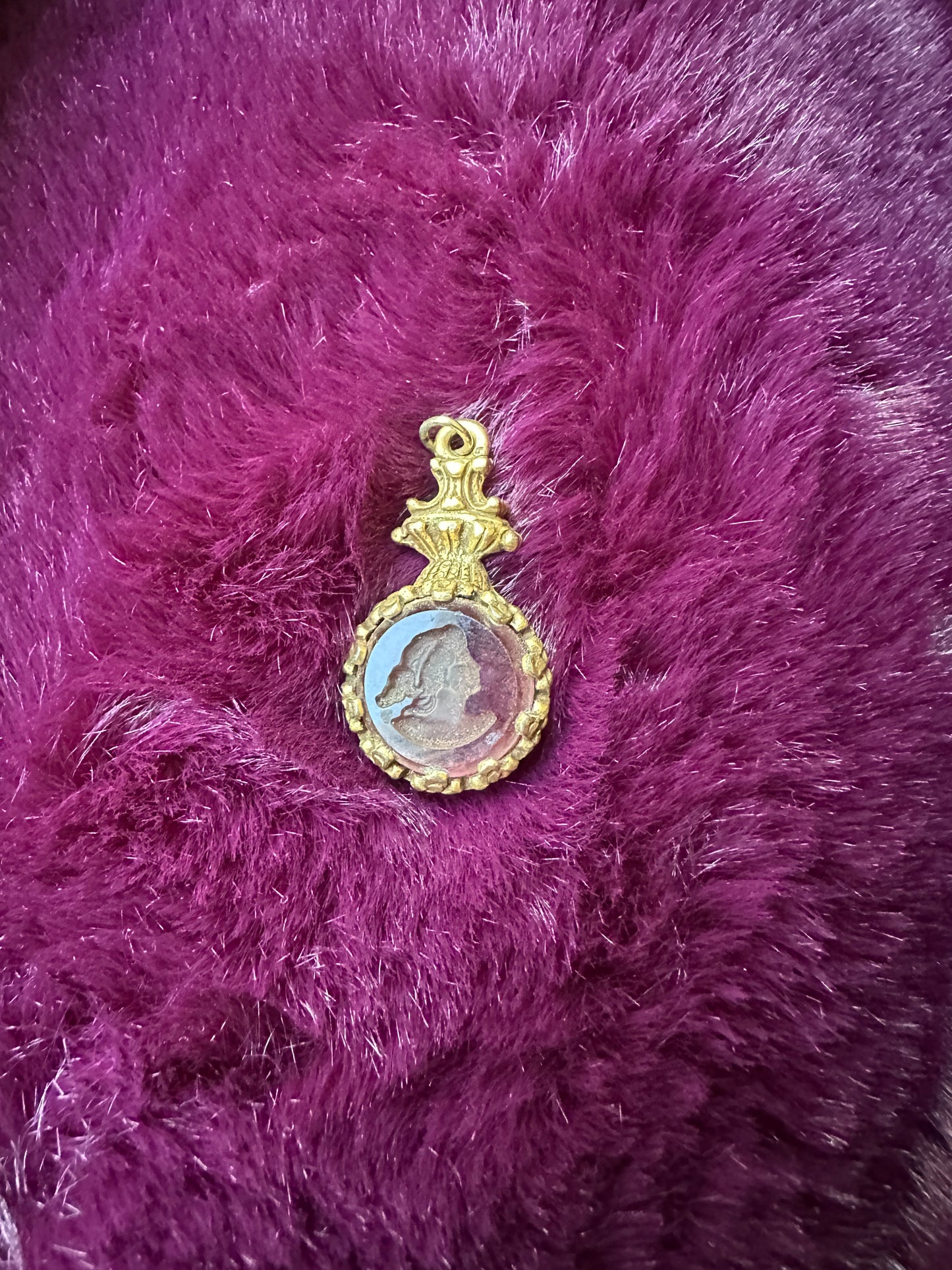 Goldette Intaglio Pendant