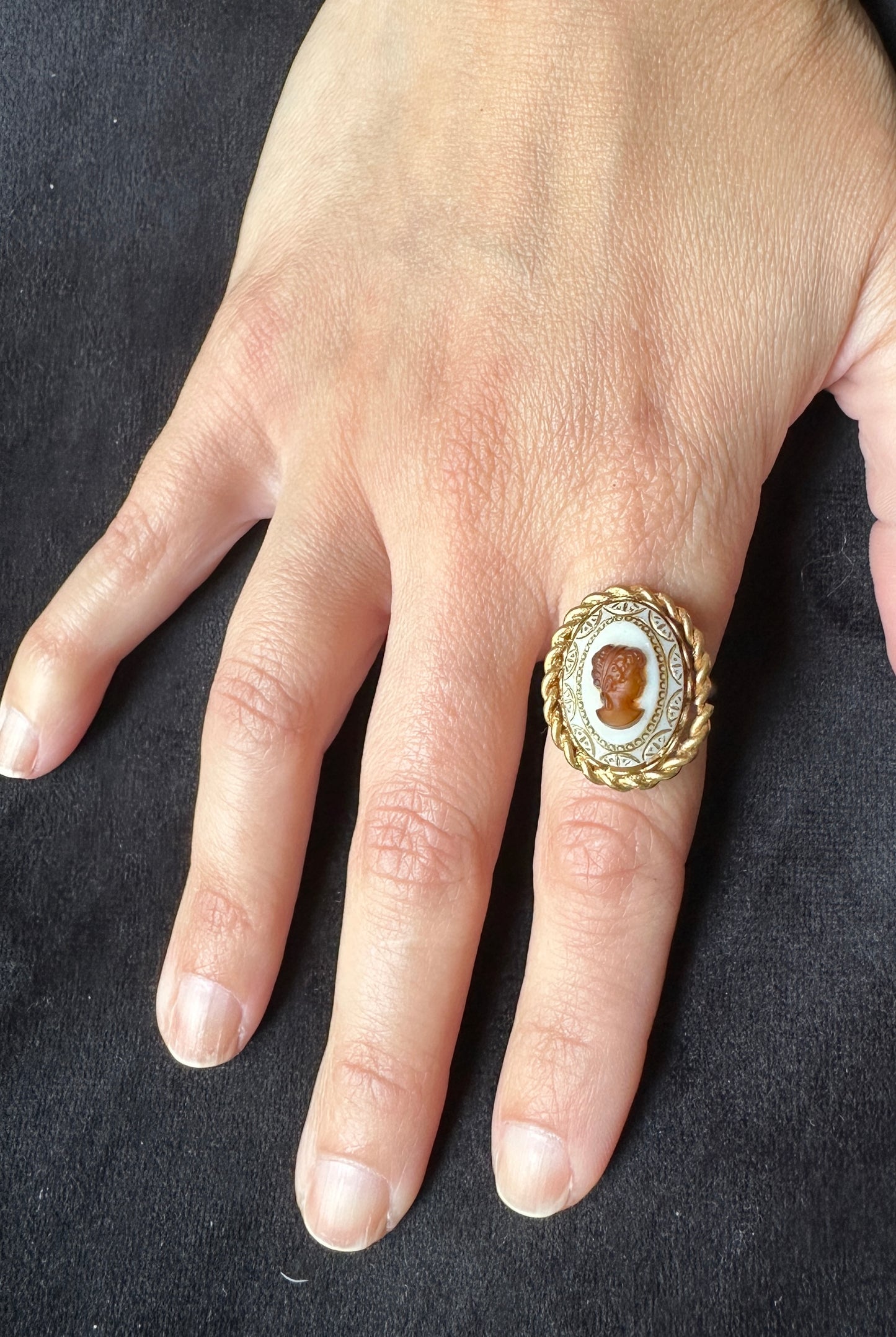White & Gold Cameo Ring SZ 3-11