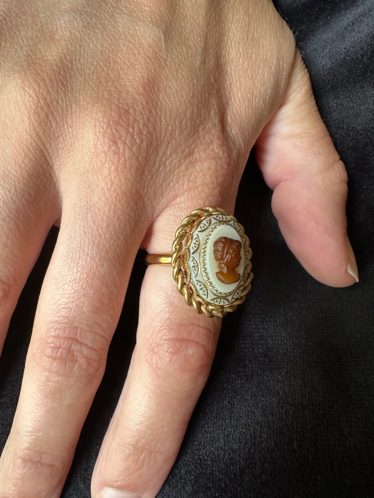 White & Gold Cameo Ring SZ 3-11