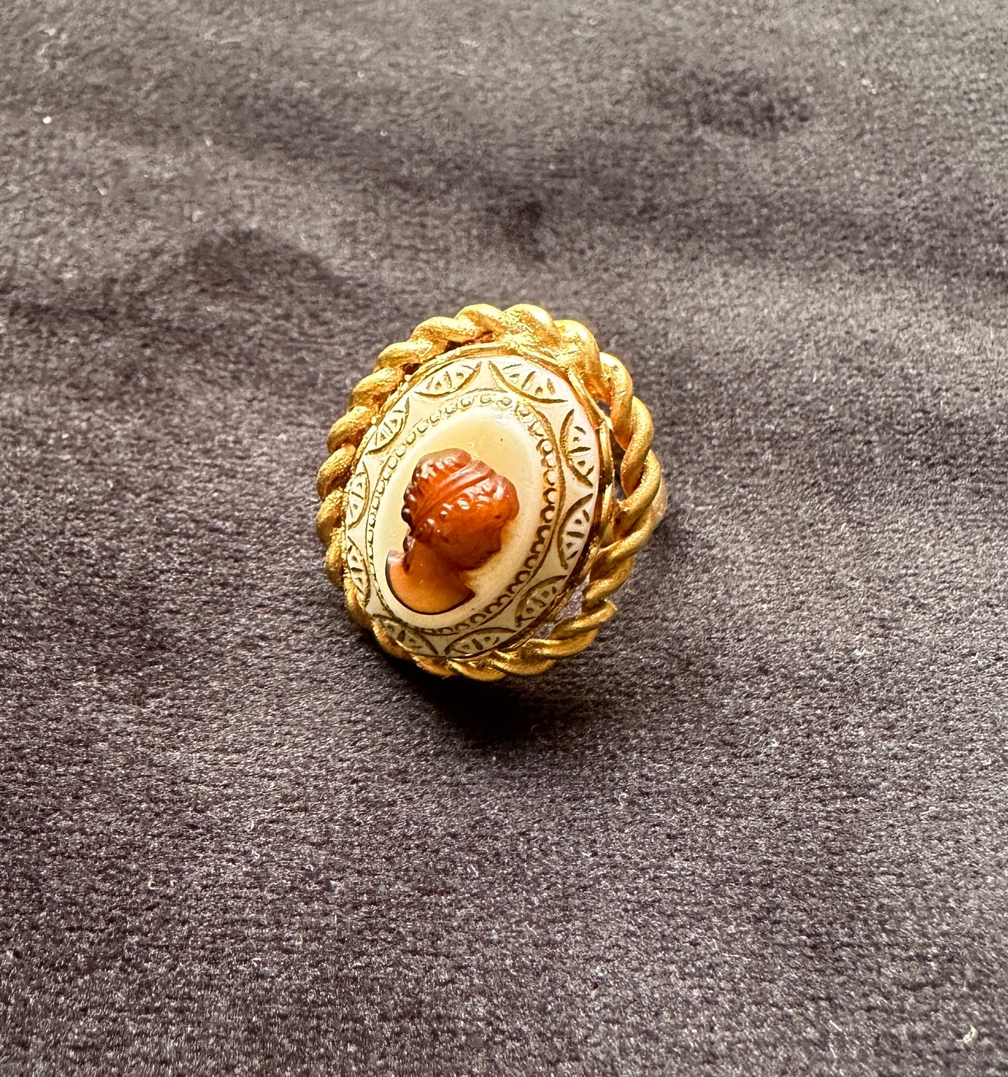 White & Gold Cameo Ring SZ 3-11