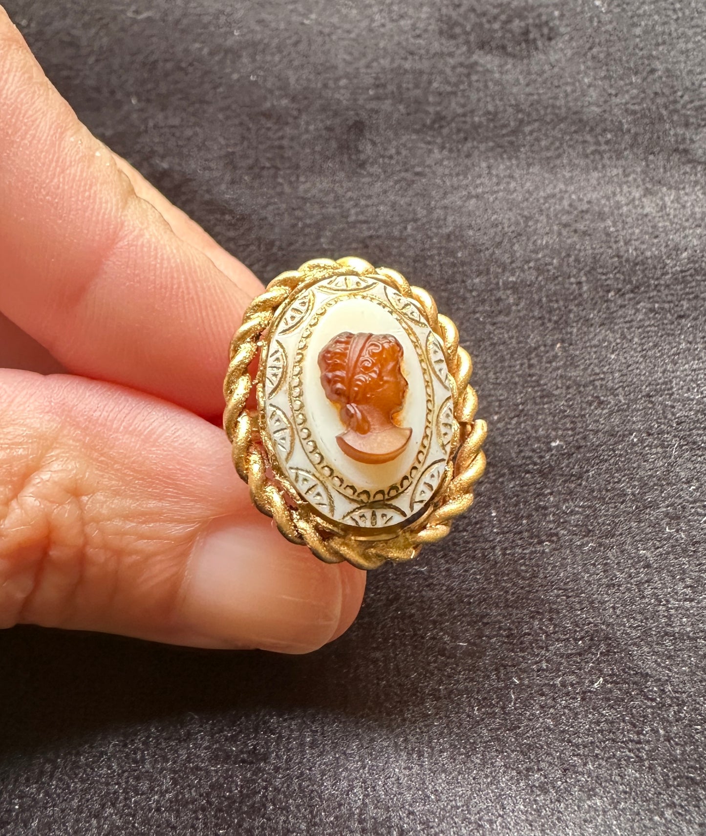 White & Gold Cameo Ring SZ 3-11