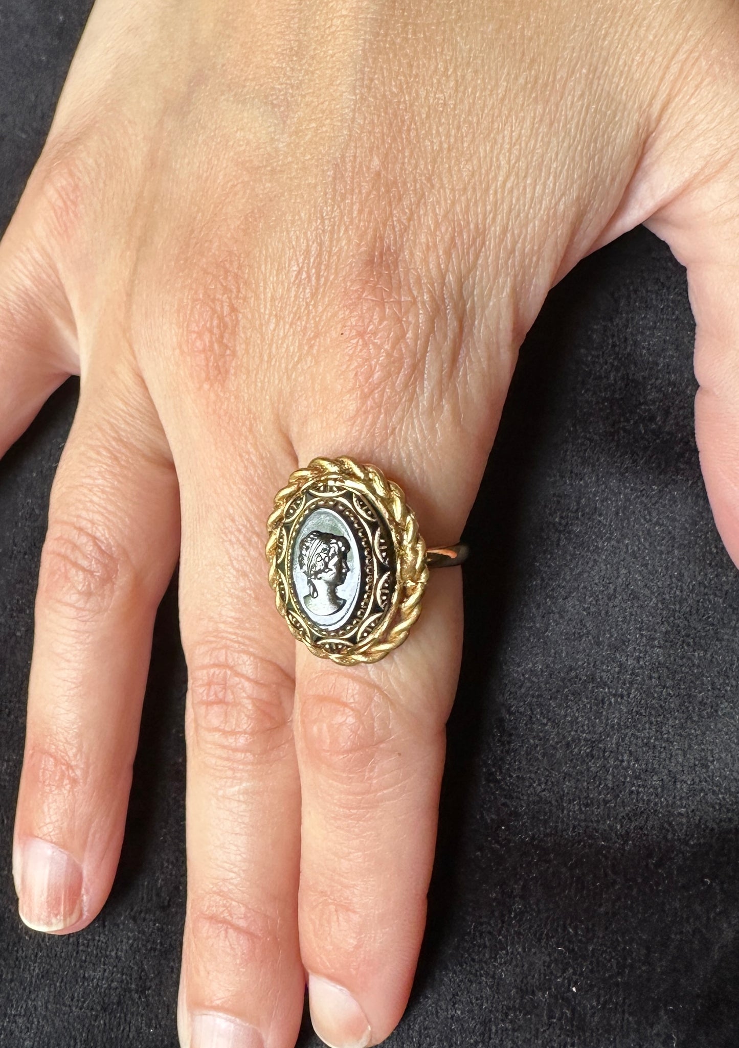 Black & Gold Cameo Ring SZ 3-11