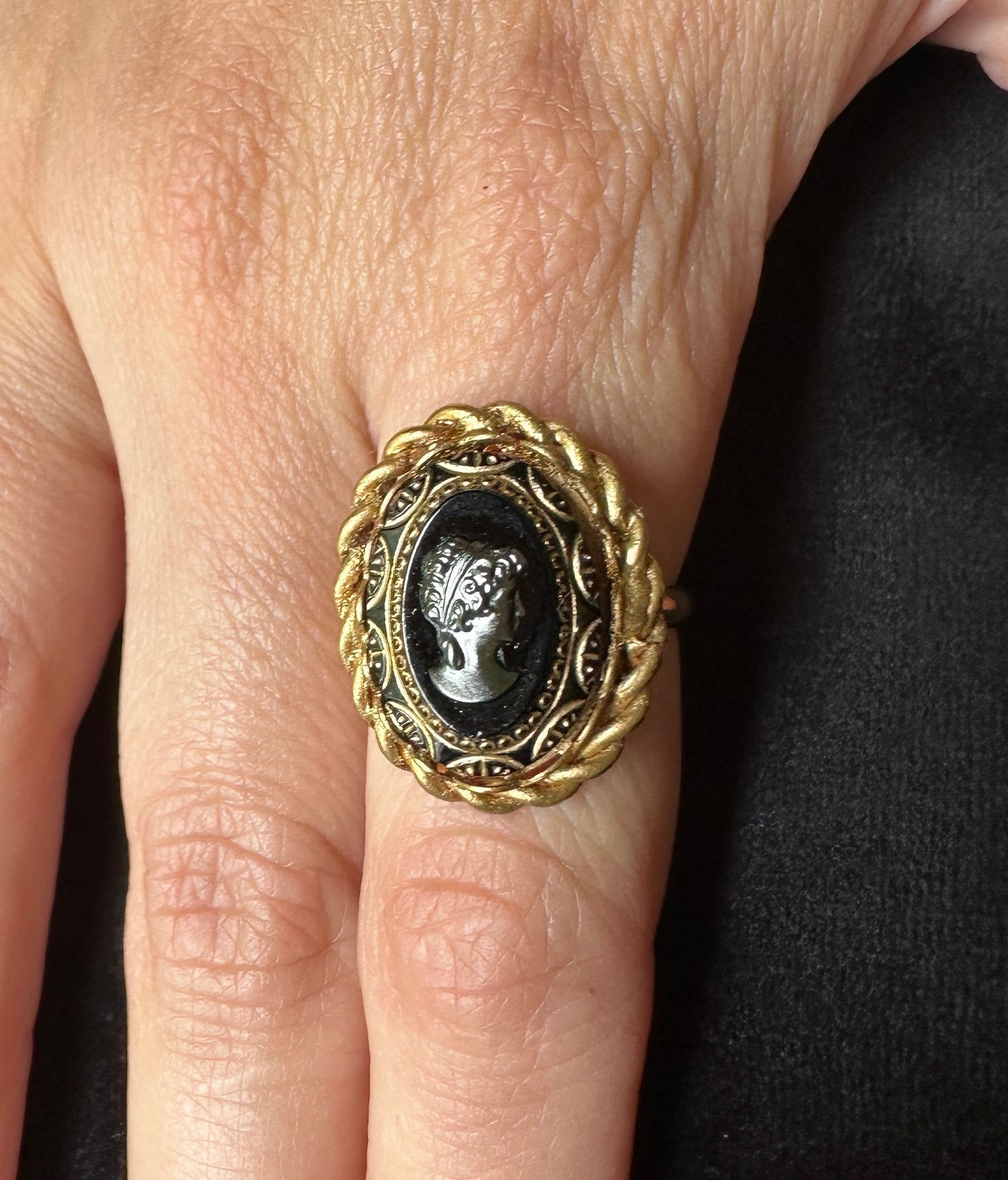 Black & Gold Cameo Ring SZ 3-11