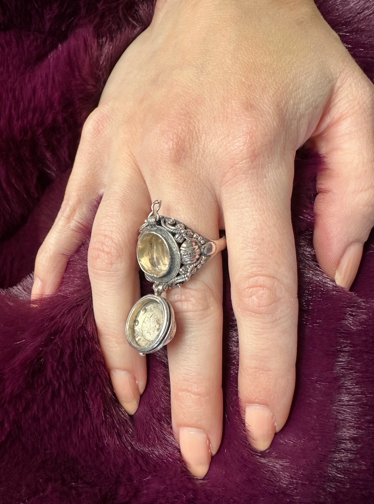 Silver & Onyx Poison/Snuff Ring SZ 10
