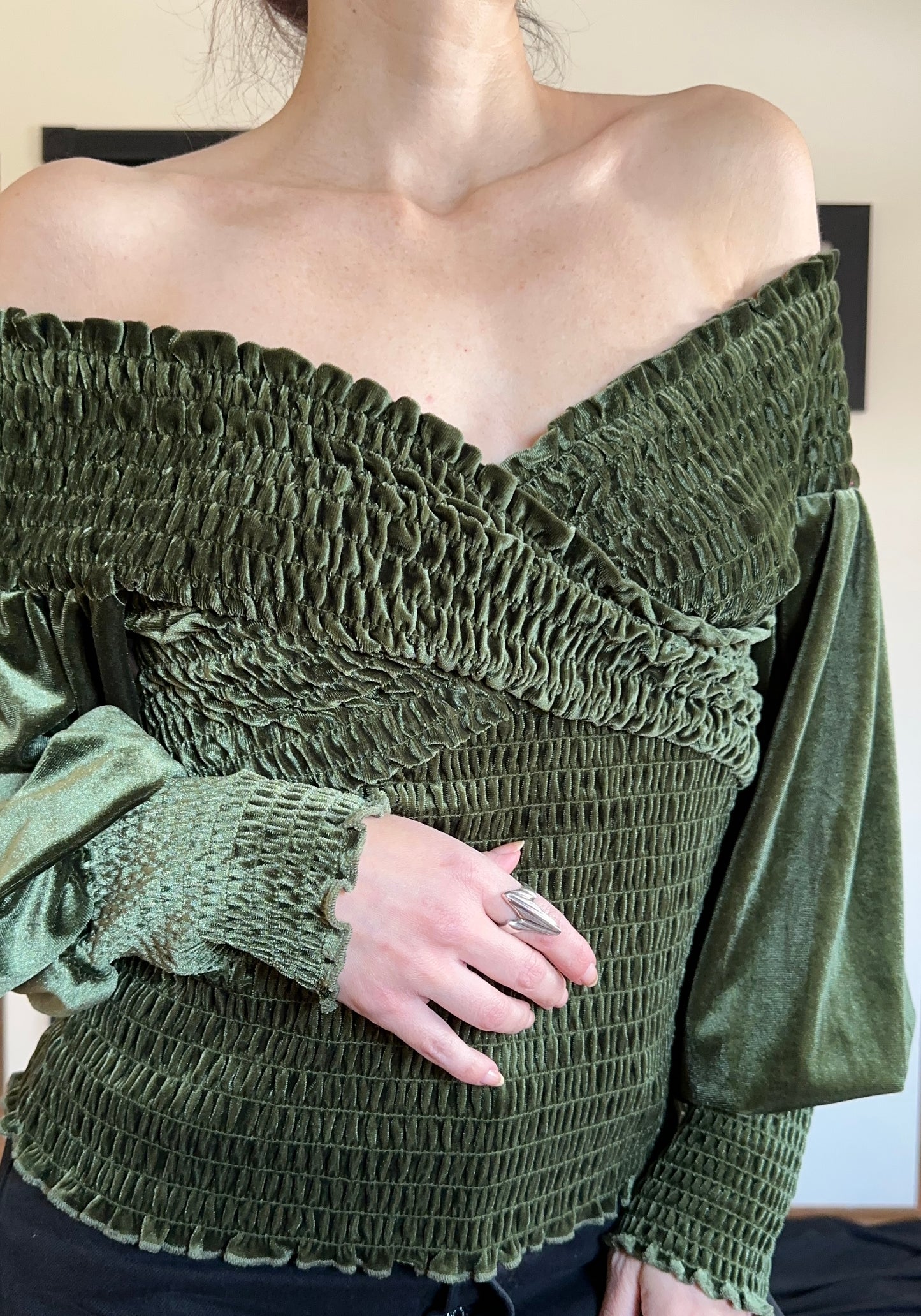 Romantic Off-The-Shoulder Velvet Top L