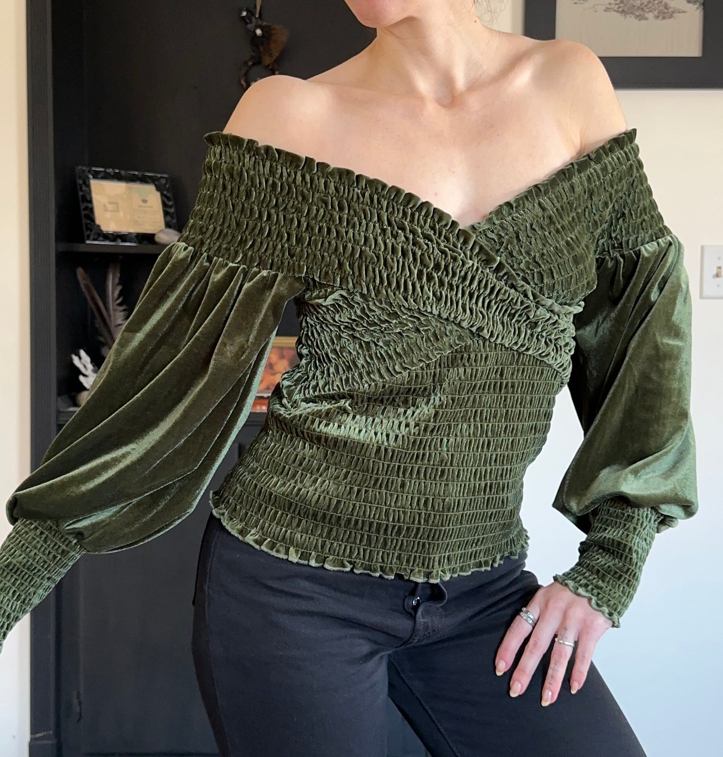 Romantic Off-The-Shoulder Velvet Top L