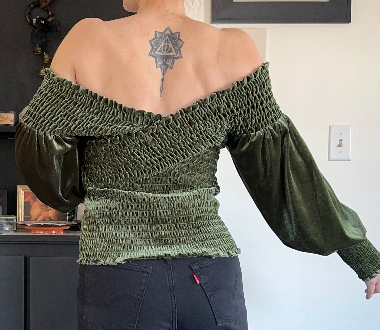Romantic Off-The-Shoulder Velvet Top L