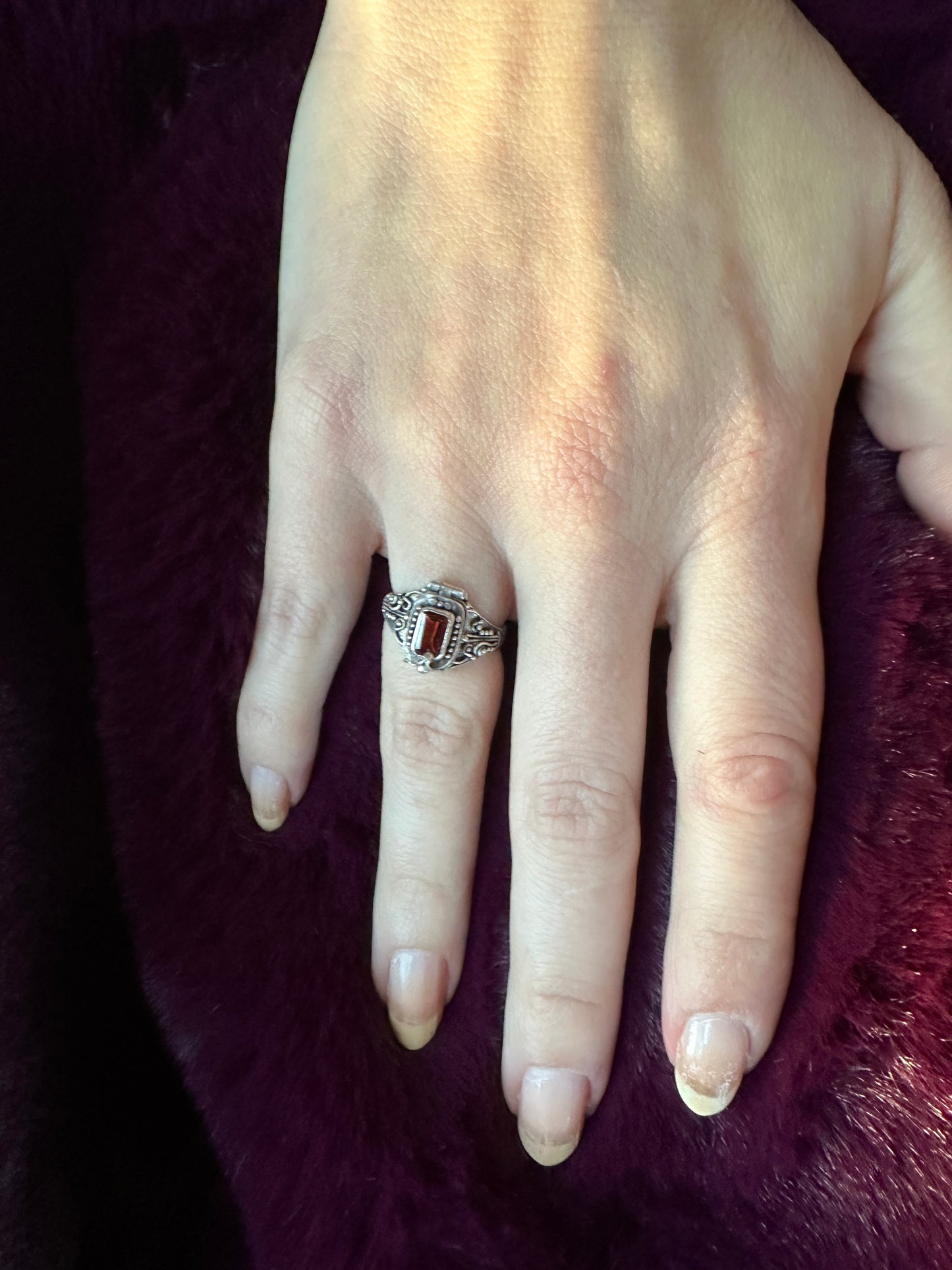 Silver & Garnet Poison/Snuff Ring SZ 5