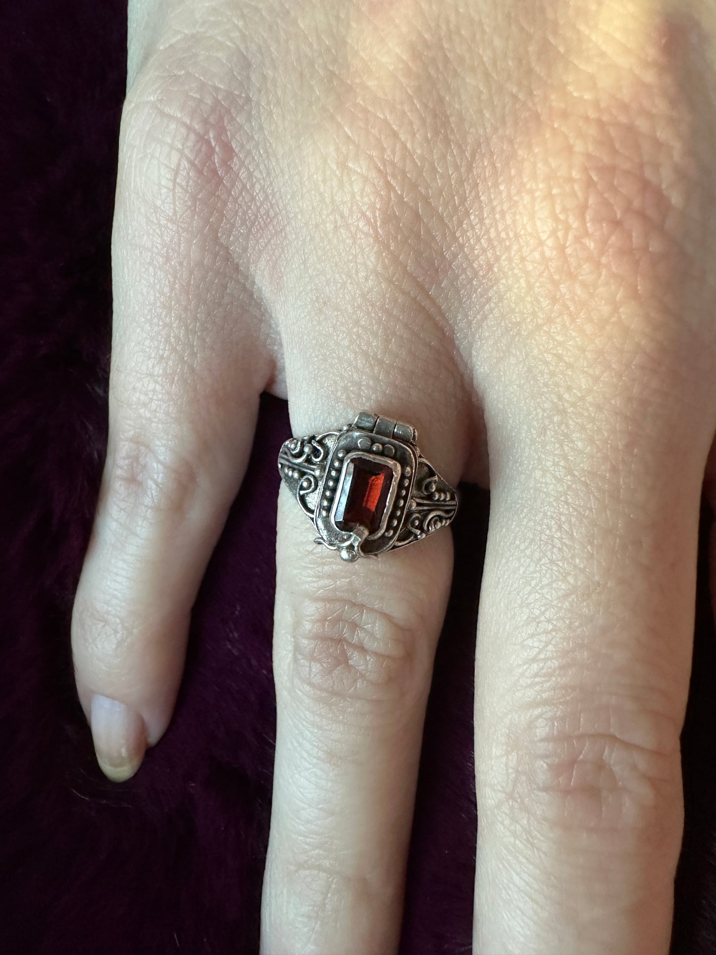 Silver & Garnet Poison/Snuff Ring SZ 5