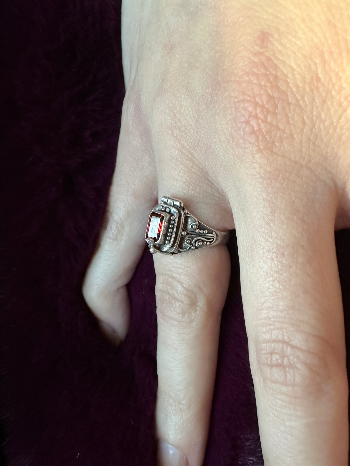 Silver & Garnet Poison/Snuff Ring SZ 5