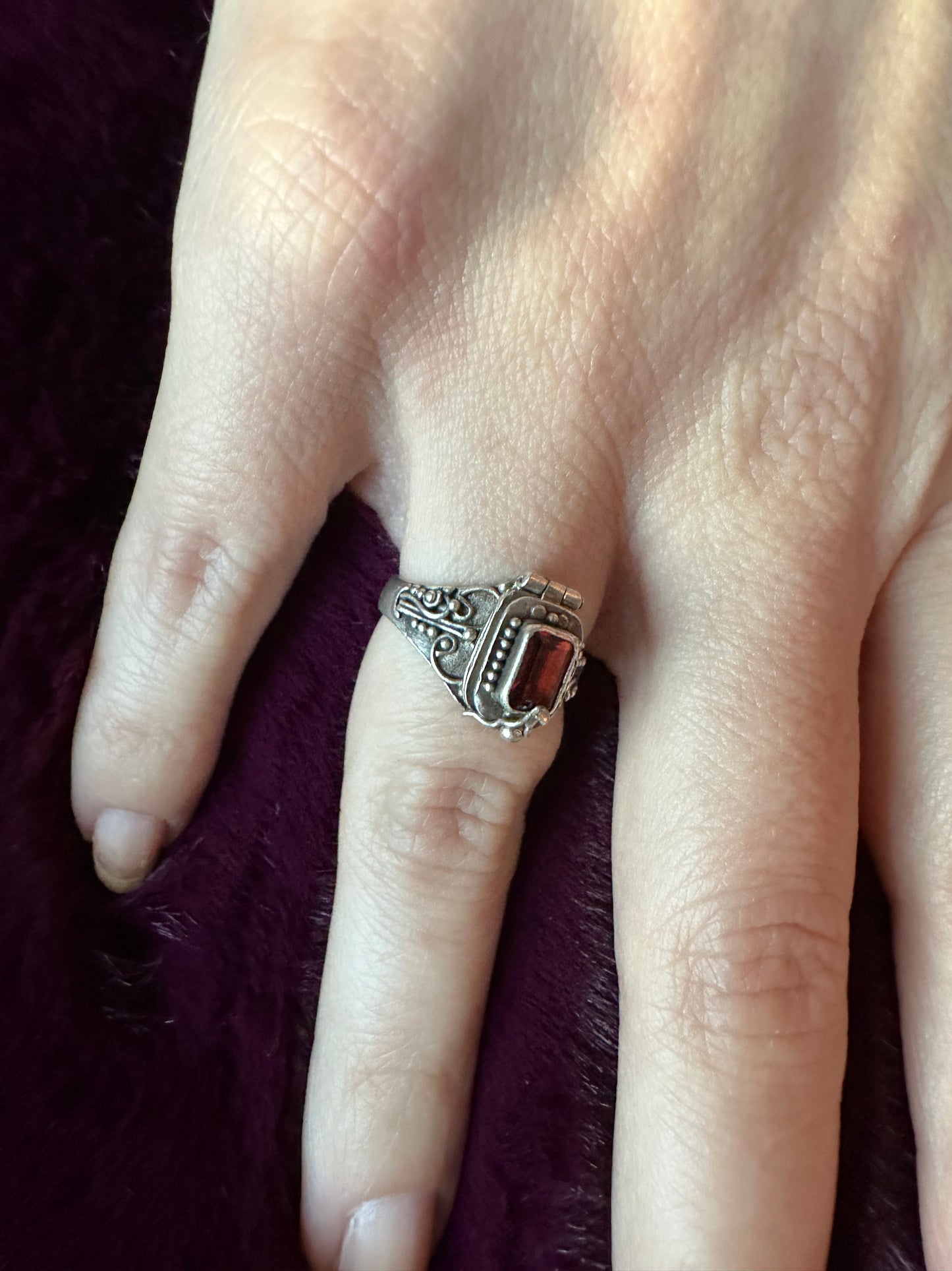 Silver & Garnet Poison/Snuff Ring SZ 5