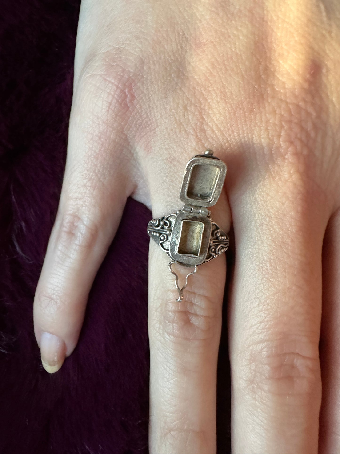 Silver & Garnet Poison/Snuff Ring SZ 5