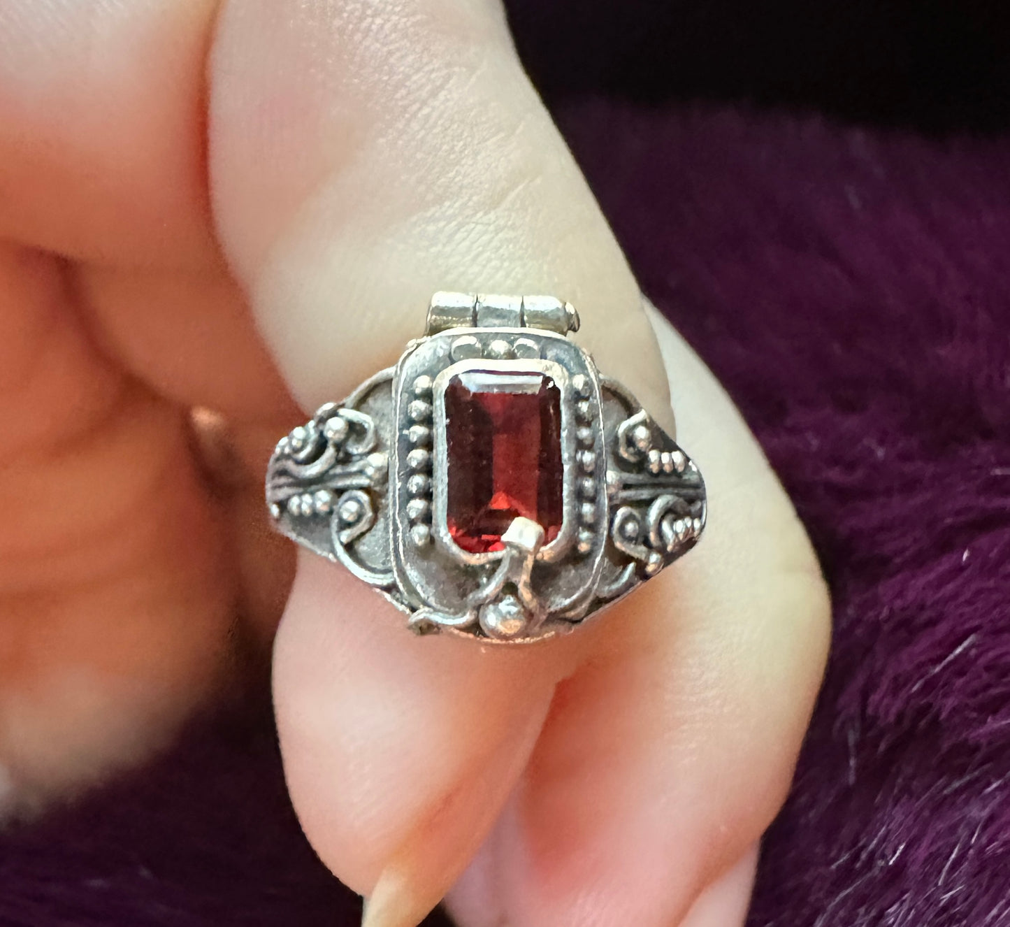 Silver & Garnet Poison/Snuff Ring SZ 5