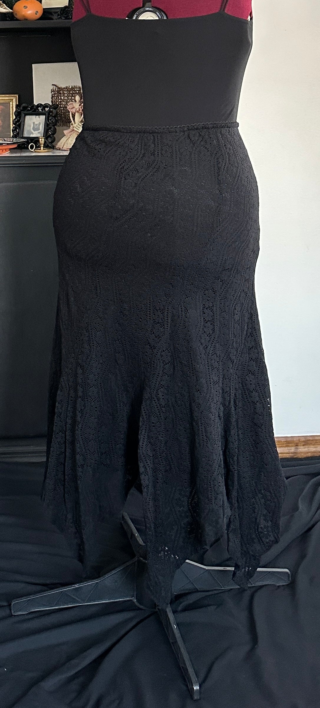 Lace Handkerchief Hem Skirt SZ 12- 14