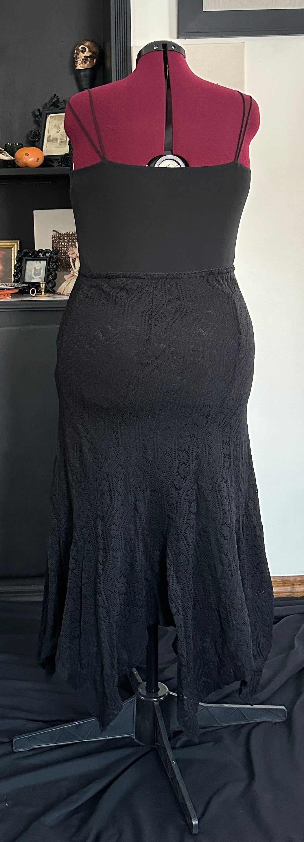 Lace Handkerchief Hem Skirt SZ 12- 14