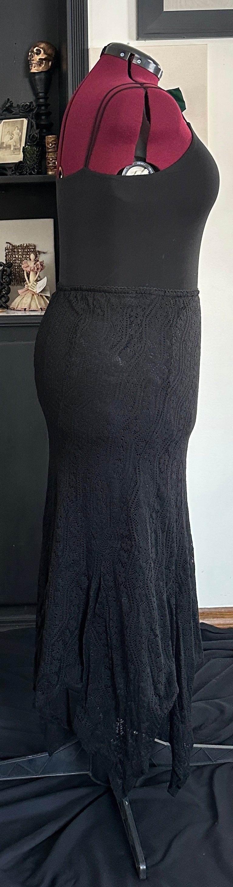 Lace Handkerchief Hem Skirt SZ 12- 14