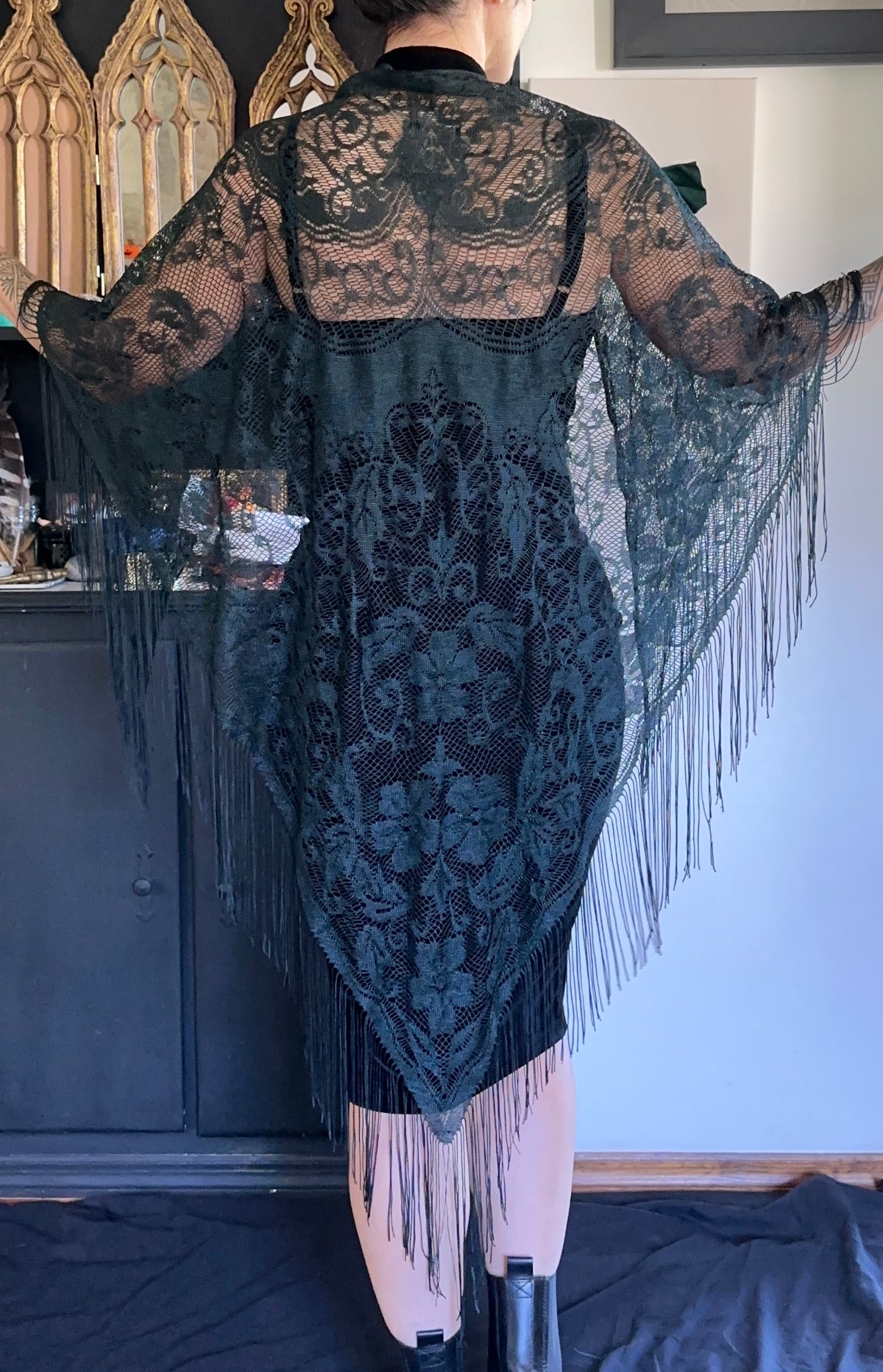 Fringed Lace Shawl O/S