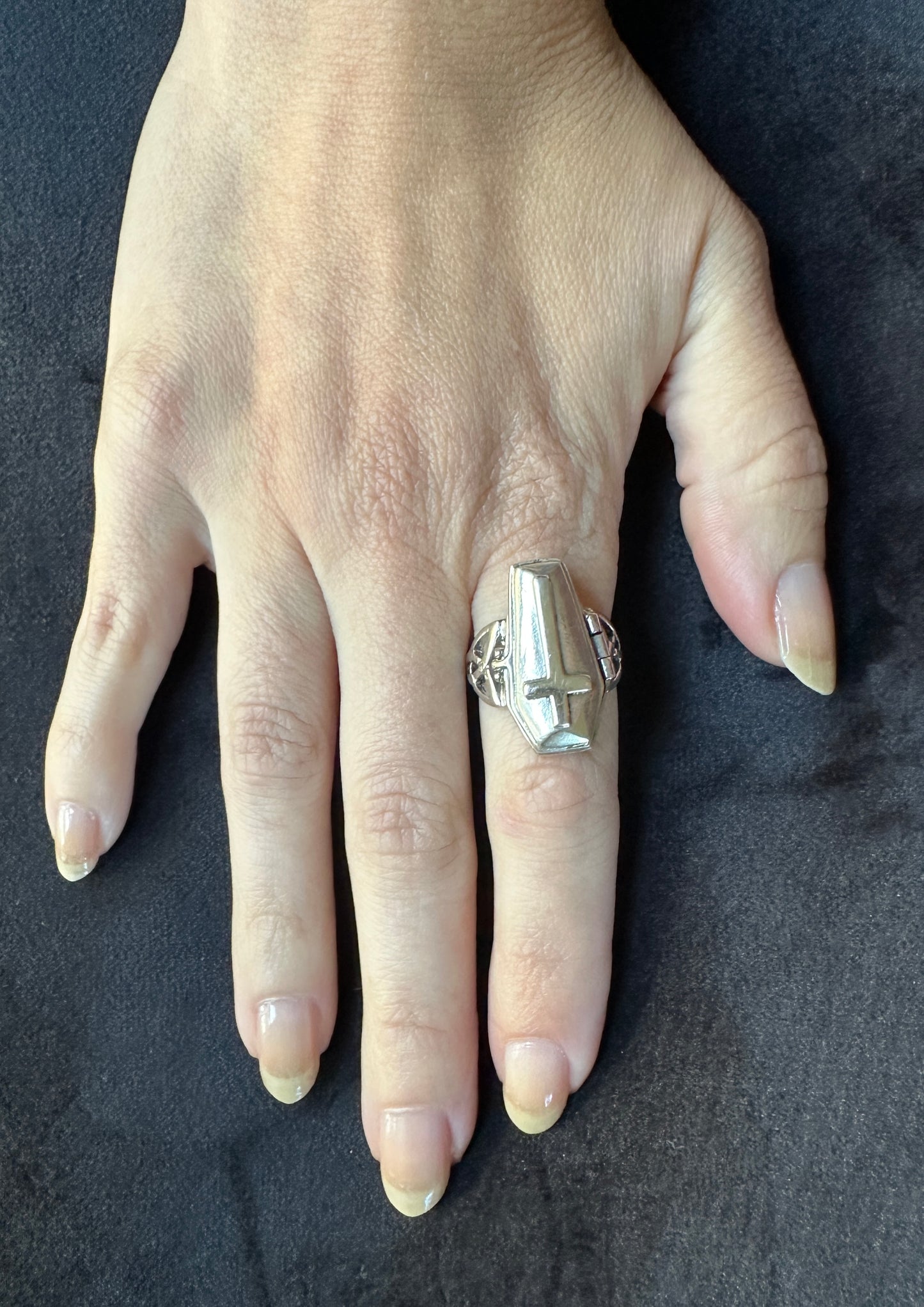 Coffin Poison/Snuff Ring 7.25