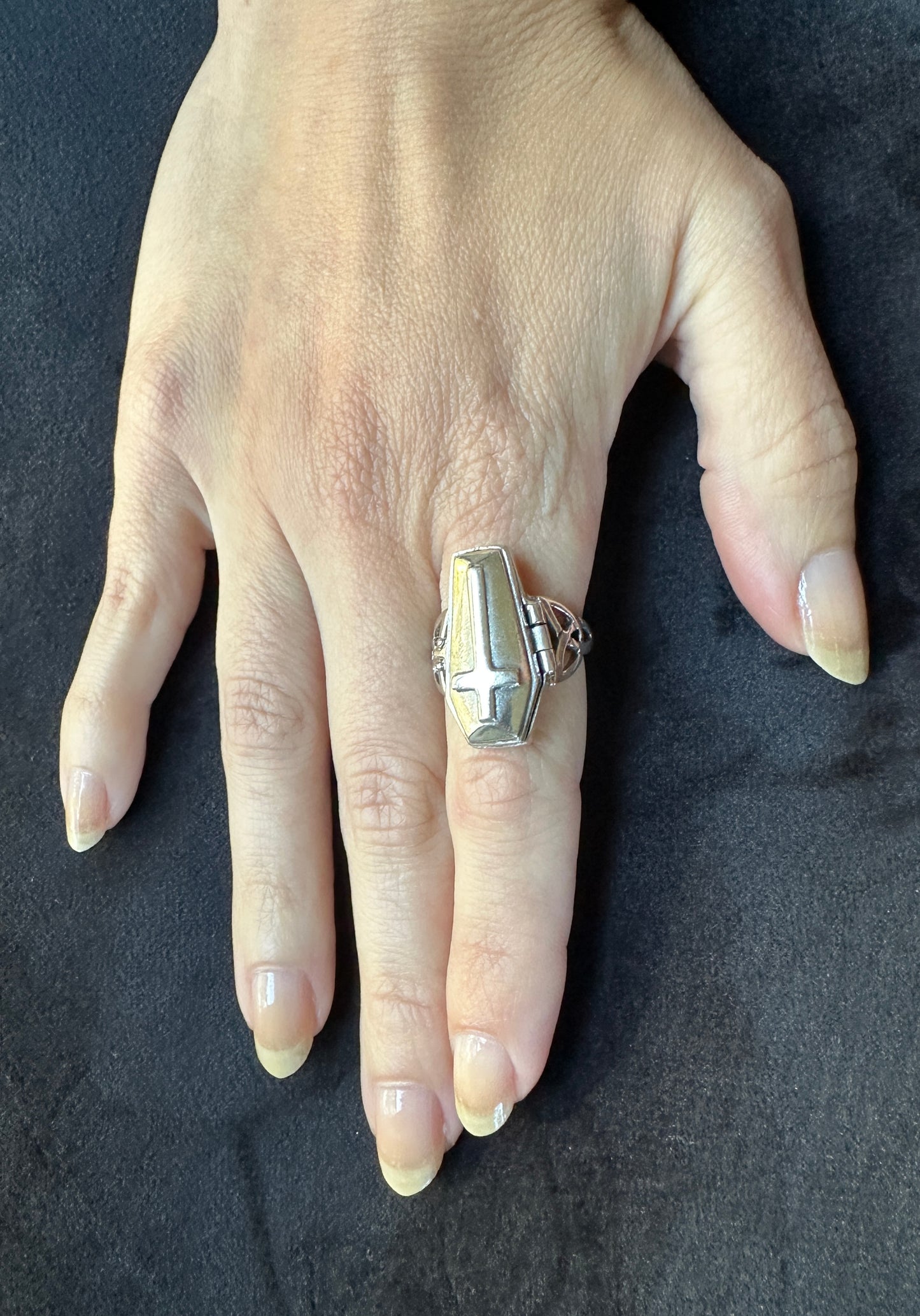 Coffin Poison/Snuff Ring 7.25