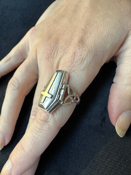 Coffin Poison/Snuff Ring 7.25