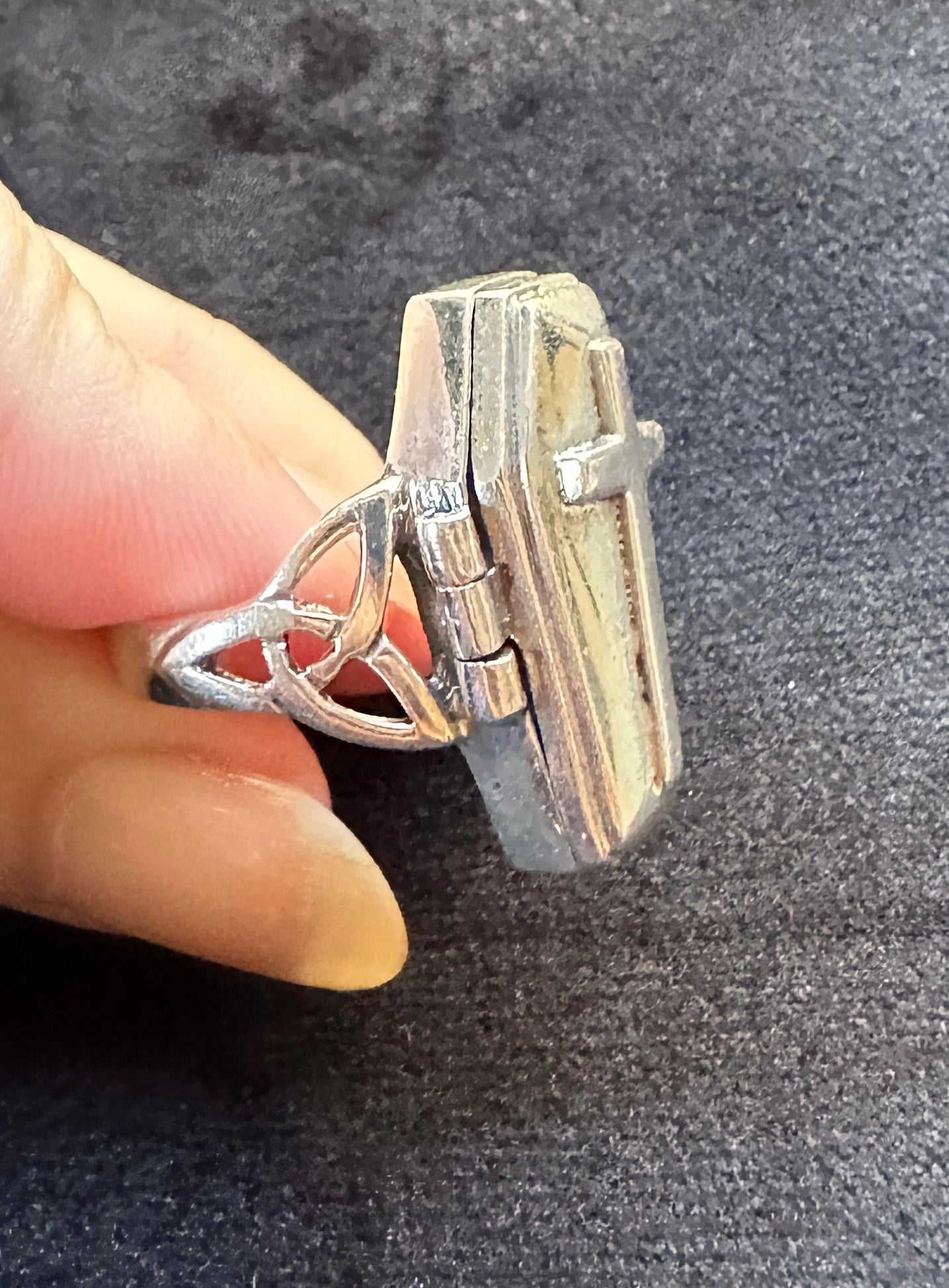 Coffin Poison/Snuff Ring 7.25
