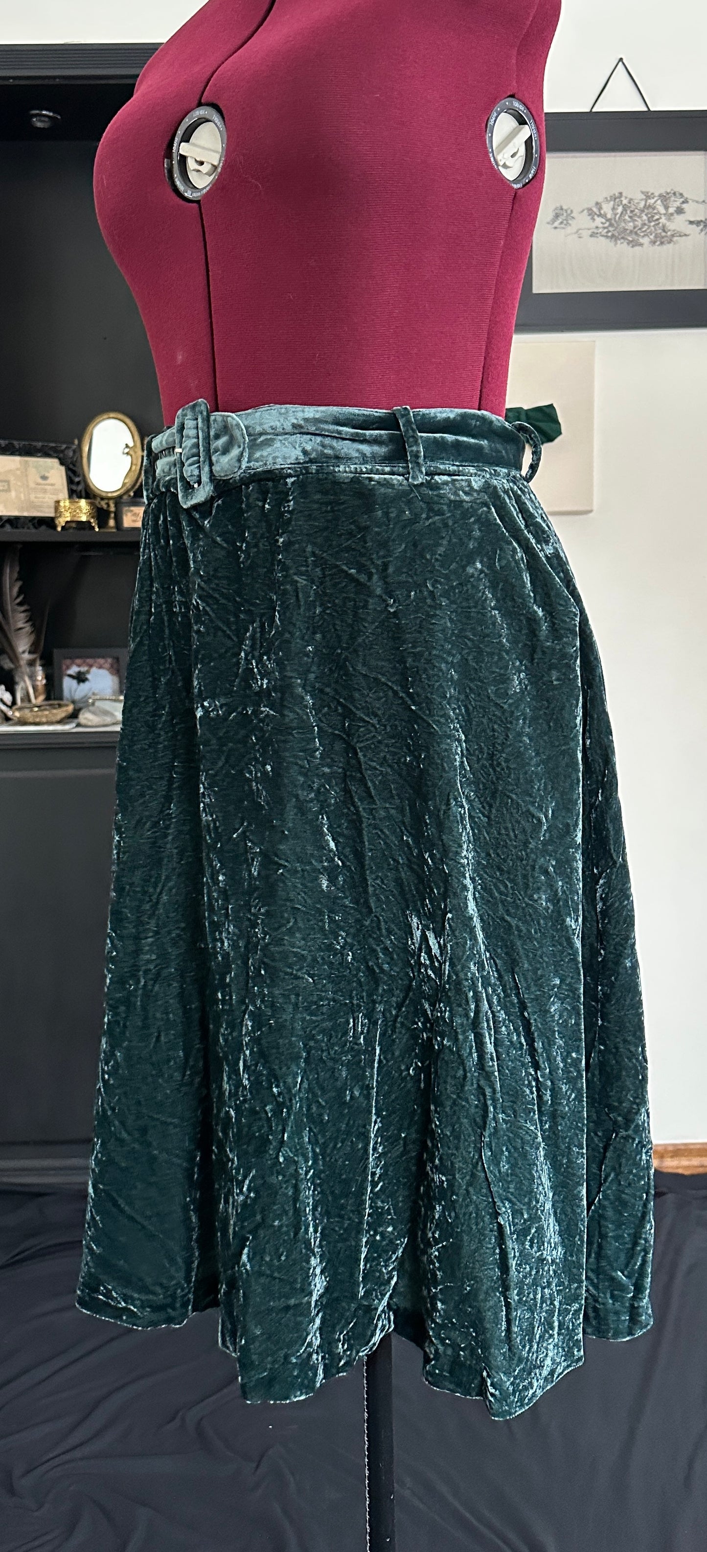 Mod Cloth Velvet Skirt L