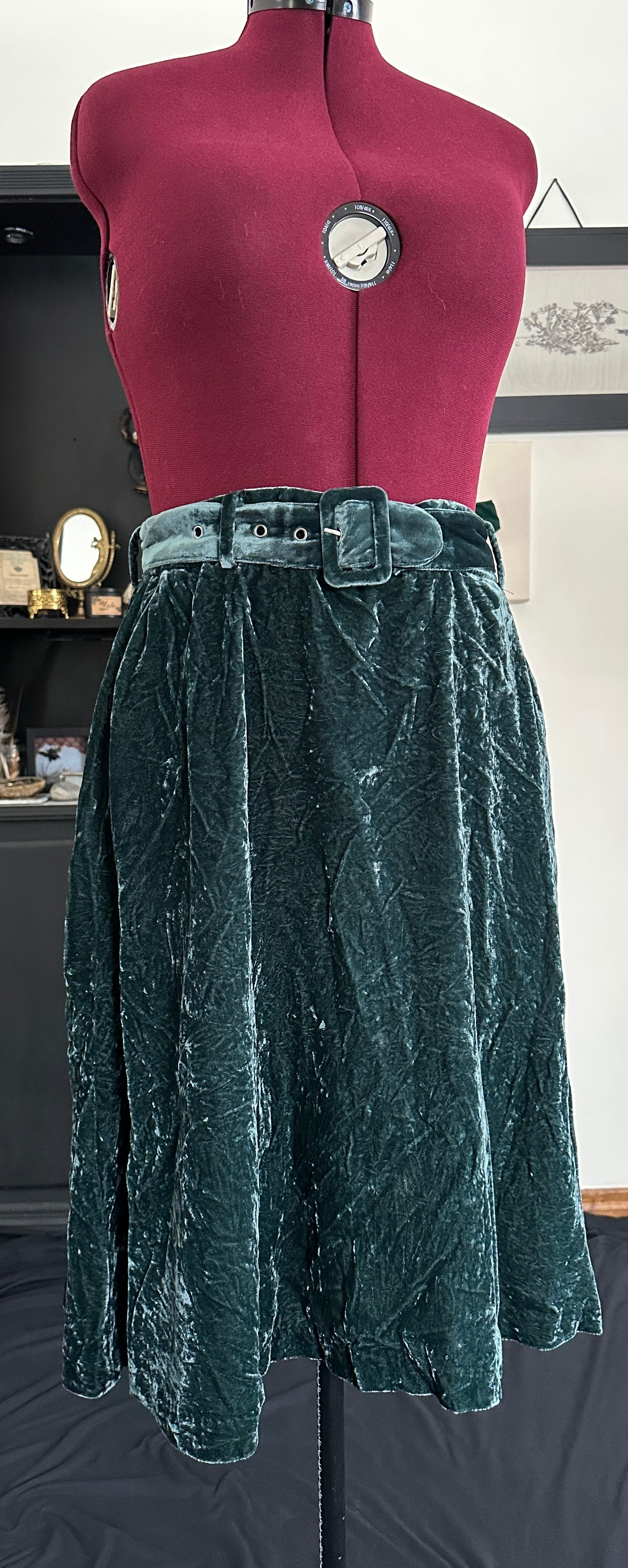 Mod Cloth Velvet Skirt L