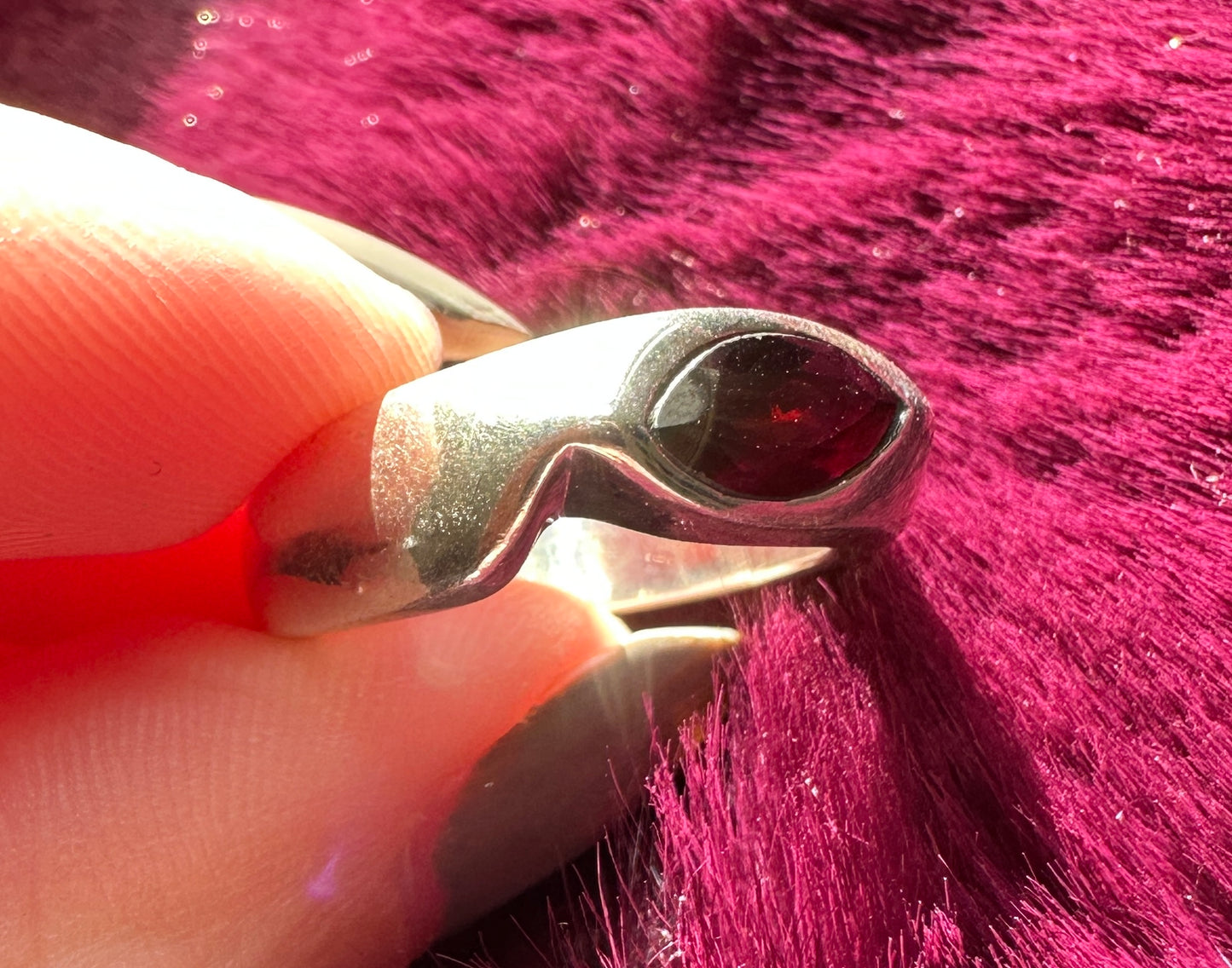 Garnet & Silver Modernist Band Ring SZ 7