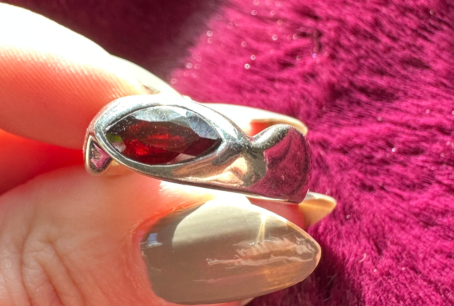 Garnet & Silver Modernist Band Ring SZ 7