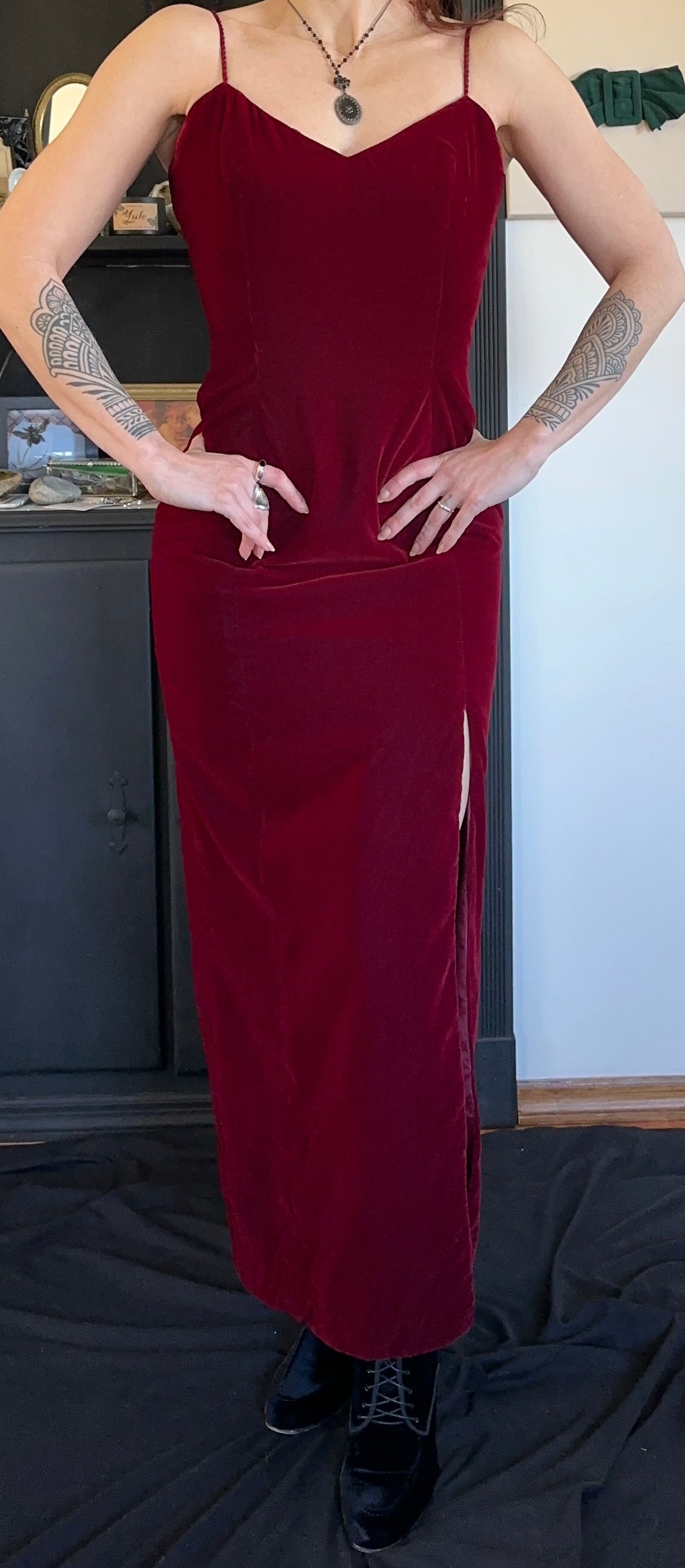 Red Velvet Gothic Gown SZ 0-2