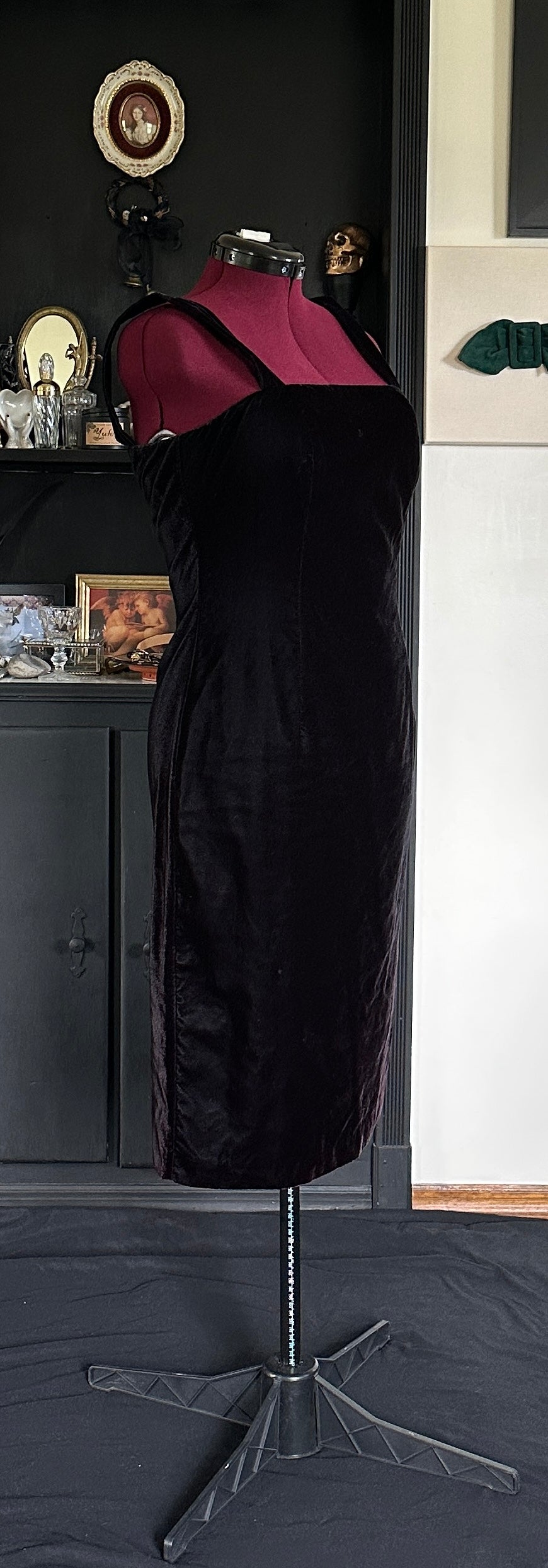 Vintage Velvet Goth Sheath Dress SZ 8