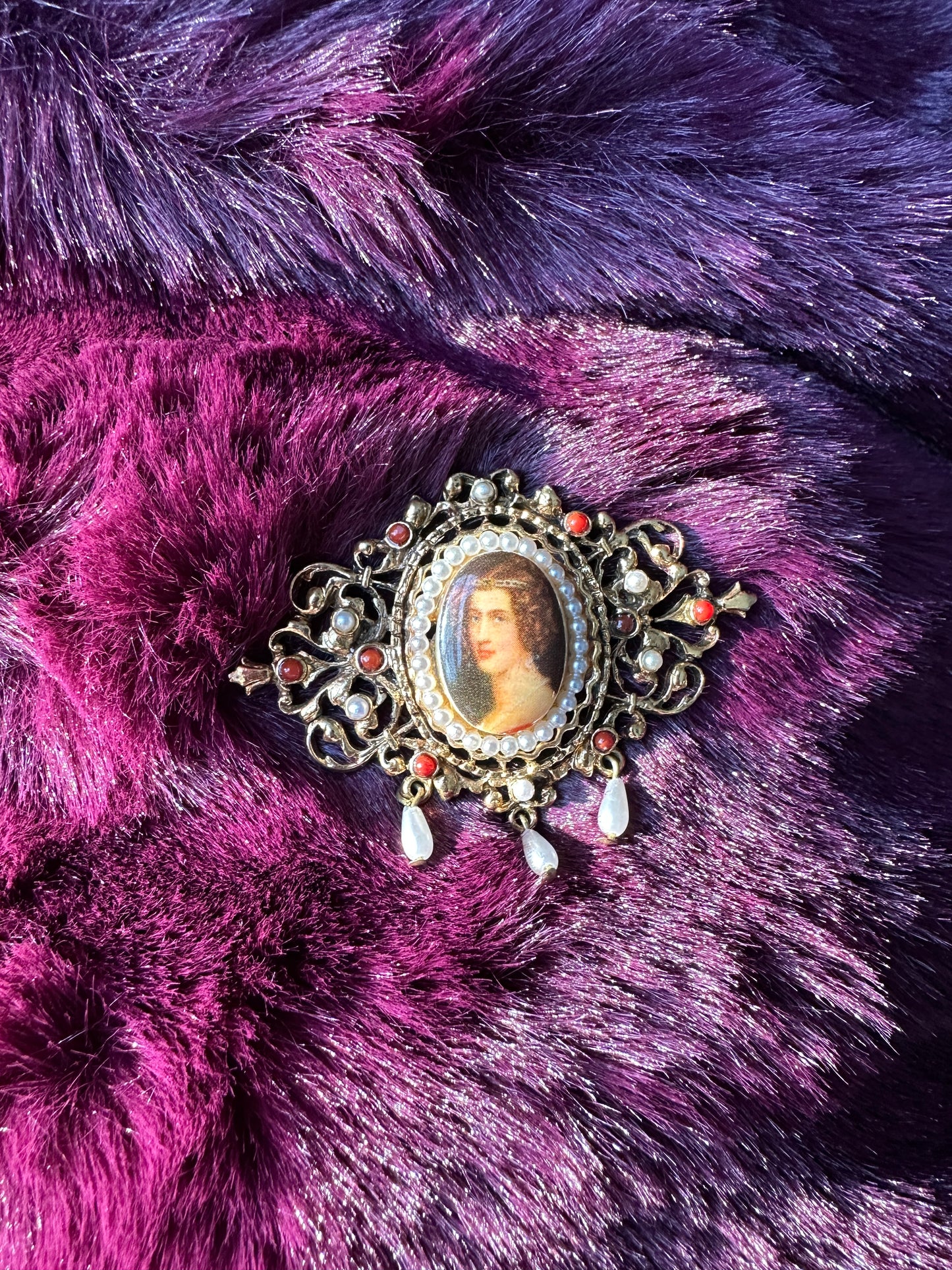 Arthur Pepper Portrait Cameo Pin