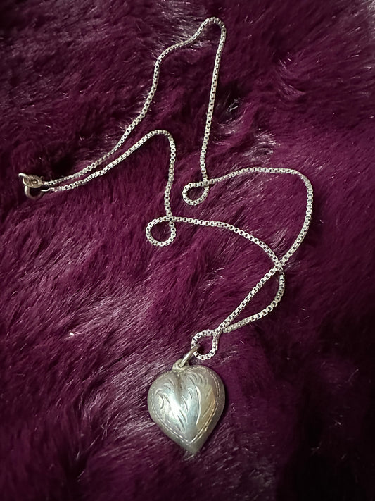 90s Silver Heart Necklace